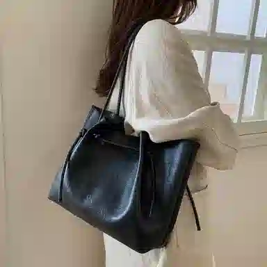 RIVMIND Tote PU