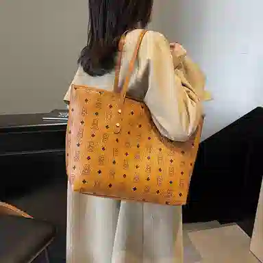 RIVMIND PU Tote