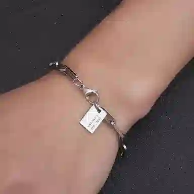 AKAK ins