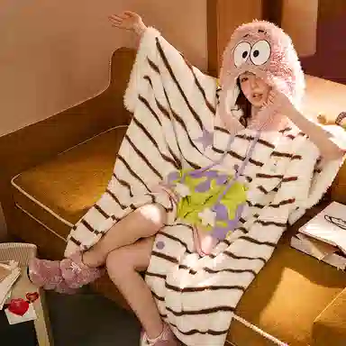 Gongdie x SpongeBob Coral Fleece Cloak