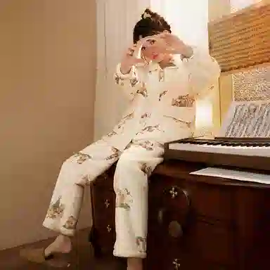 Miyadie x Disney Winnie the Pooh Pajama Set