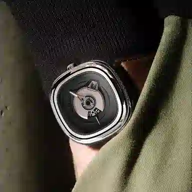 SEVENFRIDAY PE