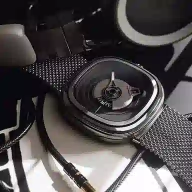 SEVENFRIDAY PE