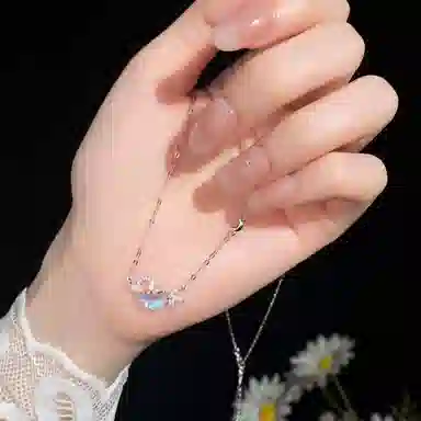 925