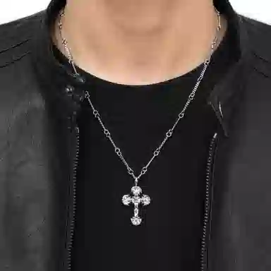 暖瞳 火焰纹十字架项链男士潮牌美式痞帅高级感吊坠#好运 钛钢 毛衣链 男女同款情侣款