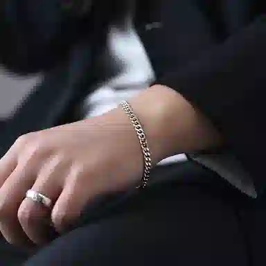 S925