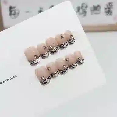 几多萌 个性辣妹穿戴甲  短短梯透色裸色