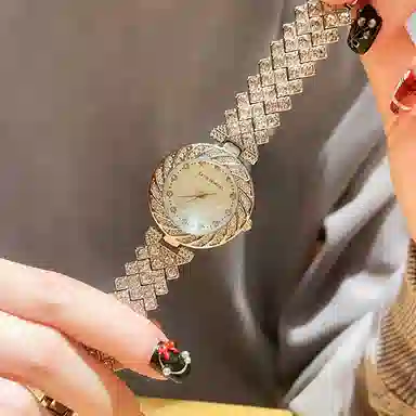 Katie Ermilio 30 KE-Y162QF