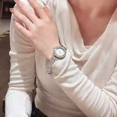 Katie Ermilio 30 KE-Y162QF