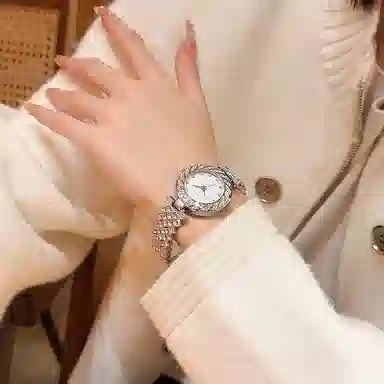 Katie Ermilio 30 KE-Y162QF