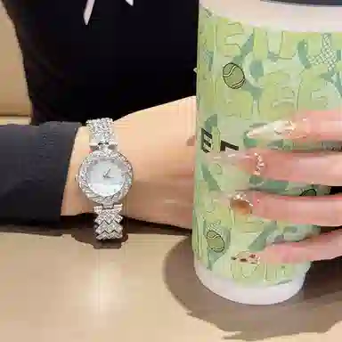 Katie Ermilio 30 KE-Y162QF