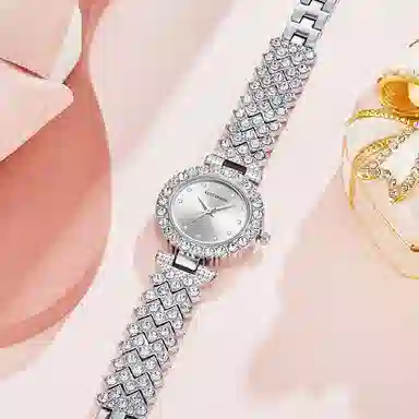 Katie Ermilio 29 KE-2306Y-1