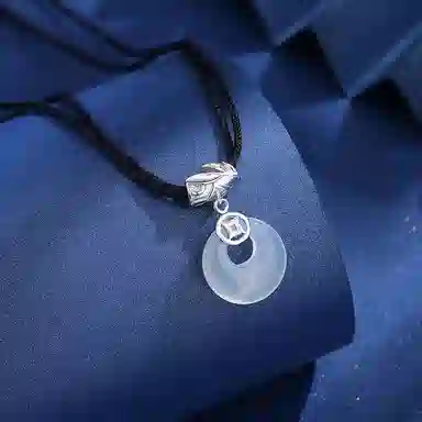 925