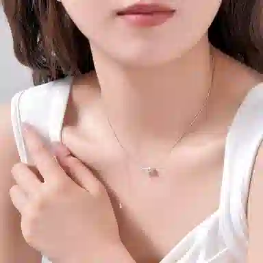 925