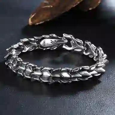 925