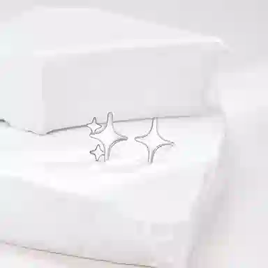 Lianduo Asymmetric Star Studs