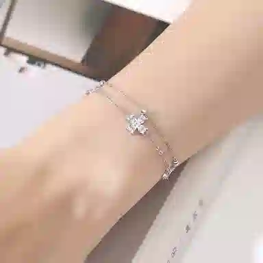 925
