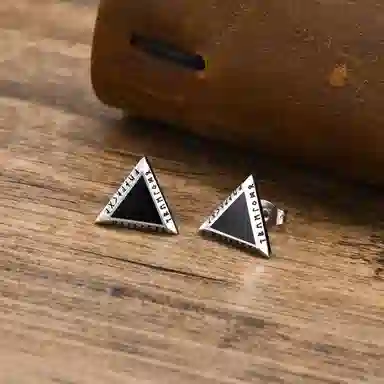 恋朵 潮酷个性 几何三角形 维京符号 钛钢 耳钉 男女同款情侣款