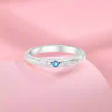 925