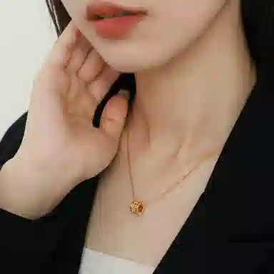 周大生 黄金流光小蛮腰挂坠硬金颈饰 足金 一口价 吊坠 女款