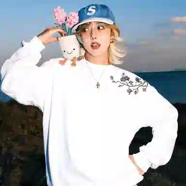 ZMOH Embroidered Floral Sweatshirt