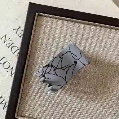 贯古今 高马尾丸子头小抓夹新款高级感盘发鲨鱼夹子高颅顶显脸小洗脸发饰 亚克力 发夹 女款