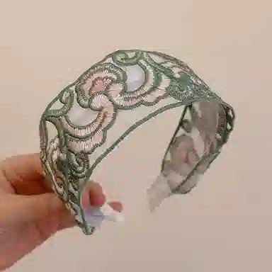 贯古今 新中式刺绣花朵高级感民族风碎花简约百搭宽边 布艺 发箍 女款