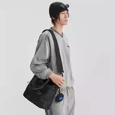 WINNER Nylon Messenger Bag Black