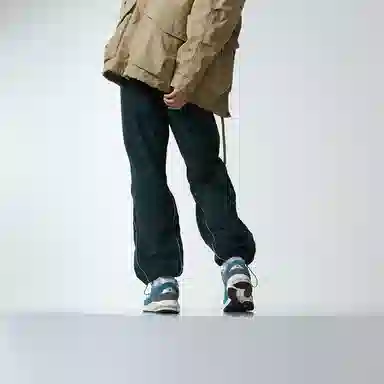 New Balance NB 2002R