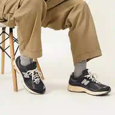 New Balance 2002R Grey Carbon