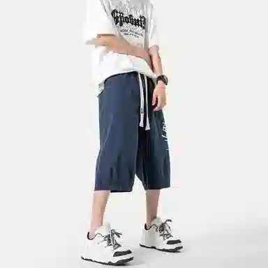 功夫熊猫 美式复古未来主义风手绘卡通动漫字母印花轻薄舒适透气凉感织带抽绳侧边排扣设计时尚宽松阔腿七分休闲短裤 男女同款