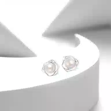 牧言 冷淡风气质简约小众设计高级感 光面立体花朵日常百搭耳饰 合金 白色山茶花耳钉 女款