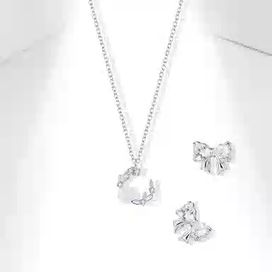 牧言 蝴蝶结山茶花套装 森系气质精致小众浪漫高级感 闪耀爱心花边在逃公主耳饰幻彩花朵弯月锁骨链璀璨爱心蓝蝶手饰 合金 耳钉 女款