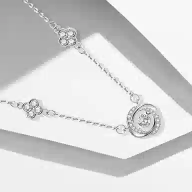 牧言 冷淡风气质简约小众设计高级感 光面璀璨镂空莫比乌斯跳动的心锁骨链 合金 灵动幸运草项链 女款