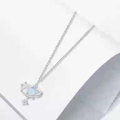 925