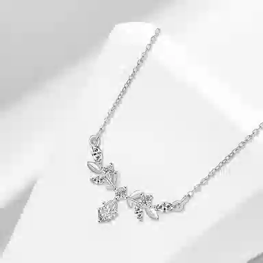 GIFU Laurel Flower Necklace