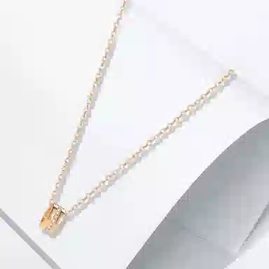 925