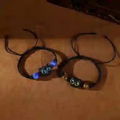 牧言 简约小众高级感 可爱呆萌大眼猫猫双色编织黑绳可调节手饰 猫咪手链 男女同款情侣款