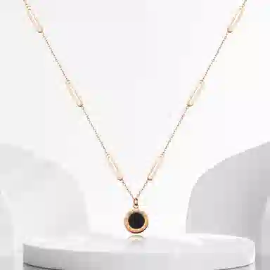 牧言 欧美复古简约小众设计高级感 立体罗马数字圆表设计黑白双面圆牌可调节锁骨链 钛钢 项链 女款