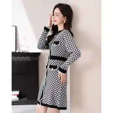 法文箱子 复古格子圆领修身针织长袖连衣裙 女款