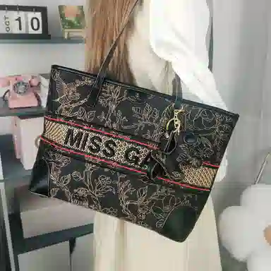 MISS GAIL Tote