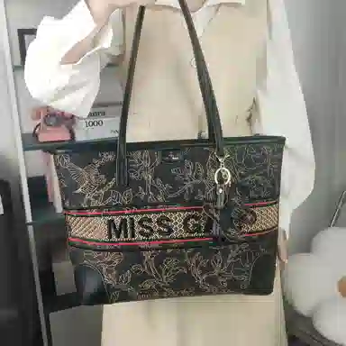 MISS GAIL Tote