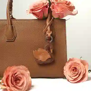 后鸟 天鹅优雅小众个性 手工小羊皮真皮 钥匙扣包包挂件挂饰汽车挂件 男女同款情侣款 棕色黑色白色