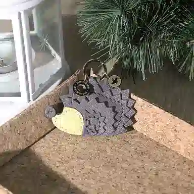 后鸟 原创趣味设计小刺猬可爱优雅呆萌手工真皮小众新中式高级感轻奢玩偶玩具个性汽车吊饰品 羊皮 钥匙扣包包挂件 男女同款情侣款