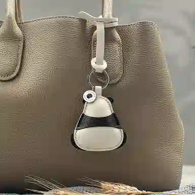 后鸟 可爱熊猫 钥匙扣包包挂饰吊饰品车挂 羊皮 挂件 男女同款情侣款 黑白