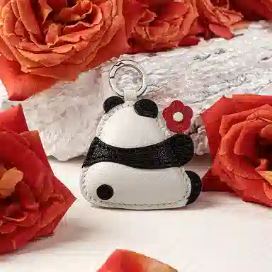 后鸟 捧花花熊猫可爱 简约轻奢原创设计 羊皮 挂件 男女同款情侣款