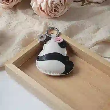 后鸟 大熊猫可爱花花小众 手工小羊皮真皮 钥匙扣包包挂件吊饰汽车挂件饰品 男女同款情侣款 黑白粉色