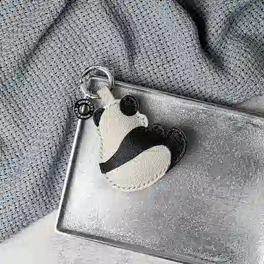 后鸟 可爱大熊猫萌趣 钥匙扣包包吊饰汽车饰品 羊皮 挂件 男女同款情侣款 白色黑色