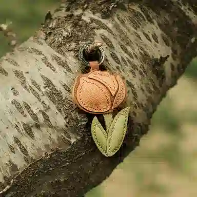 后鸟 原创趣味设计郁金香可爱手工真皮小众优雅新中式高级感轻奢玩偶玩具汽车吊饰品 羊皮 钥匙扣包包挂件 男女同款情侣款 焦糖色