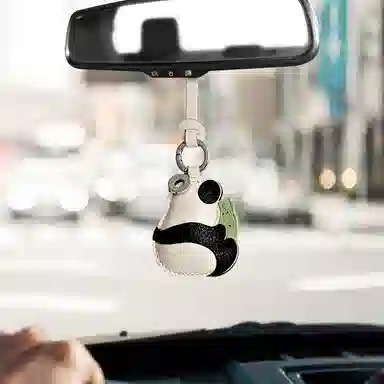 后鸟 可爱大熊猫啃竹子竹笋 羊皮 挂件 男女同款情侣款 黑白